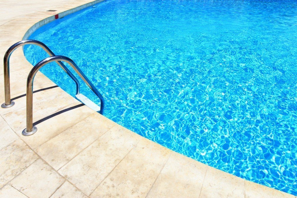 Swimming in the pool to cool off: Attention!